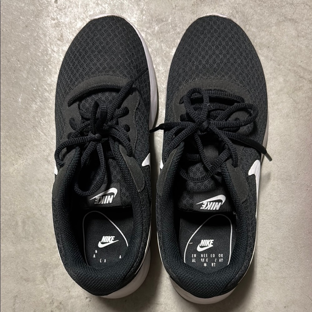 Nike womens Black Sneakers